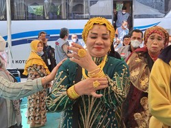 Tradisi Unik Jemaah Haji Indonesia, Gentong di Cirebon hingga Emas di Makassar