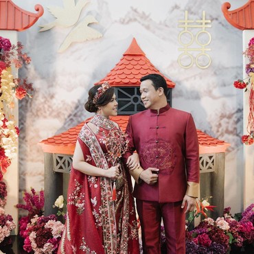 7 Potret Tina Toon Tunangan, Jalani Sangjit dengan Calon Suami