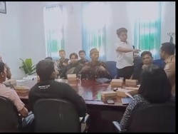 Audiensi Minta Kepala Puskesmas di Sampang Dicopot Ricuh, Dokter Kena Jotos