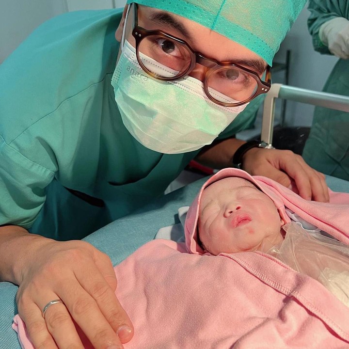 <p>Carissa Raline Primanda, adalah nama putri keduanya yang Aldy umumkan di caption Instagramnya. (Sumber: Instagram @aldyprimanda)</p>