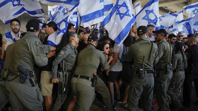 Pertempuran Rusia vs Ukraina, nasib tentara swasta Wagner Group, sampai demonstrasi di Israel menjadi sorotan berita internasional selama akhir pekan.