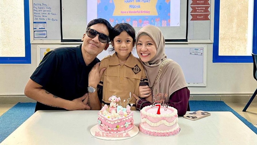 Desta dan Natasha Rizki saat merayakan ulang tahun Miskha.