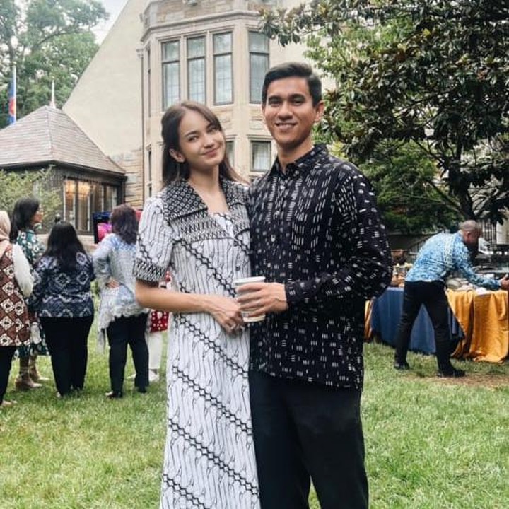 <p>Enzy Storia juga resmi bergabung menjadi anggota Dharma Wanita di Amerika Serikat. Seperti diketahui sang suami merupakan diplomat muda RI. (Foto: Instagram @enzystoria)</p>