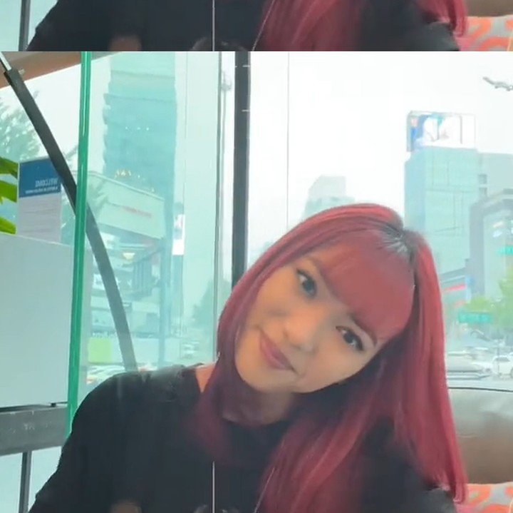 <p>Saat bertemu dengan Vidi Aldiano, Isyana Sarasvati bermain menggunakan filter aged TikTok. Namun, filter tersebut seperti tak mengubah wajah penyanyi 30 tahun itu dan hanya membuat wajah vidi saja yang menua. "Salah gue apa sih?" protes Vidi. (Foto: TikTok @vidi.aldiano)</p>