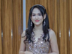 Lirik Lagu 'Rungkad' Happy Asmara, Lengkap dengan Terjemahan & Makna