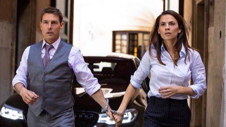 Hayley Atwell dan Tom Cruise