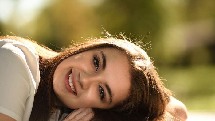 Gemini dikenal dengan pesonanya yang penuh keceriaan dan menunjukkan bahwa dirinya selalu tampil lebih muda dari usianya/Foto: pexels.com/chris-howard-229664