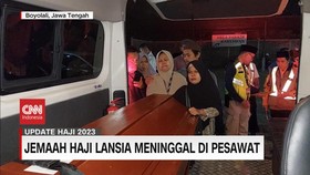 VIDEO: Jemaah Haji Lansia Meninggal di Pesawat