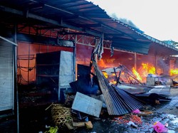 Kebakaran Pasar Hanguskan 70 Lapak Pedagang Beserta Barang Dagangan