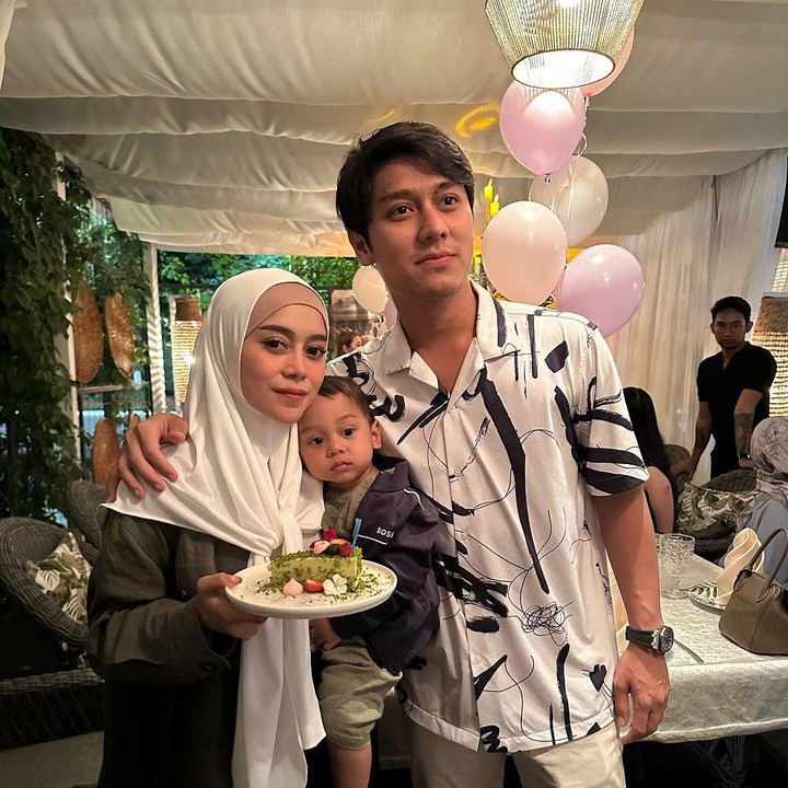 <p>Lesti Kejora terlihat merayakan ulang tahun Rizky Billar yang ke-28, Bunda. Momen tersebut ia bagikan melalui postingan di Instagram pribadi. (Foto: Instagram @rizkybillar)<br /><br /><br /></p>