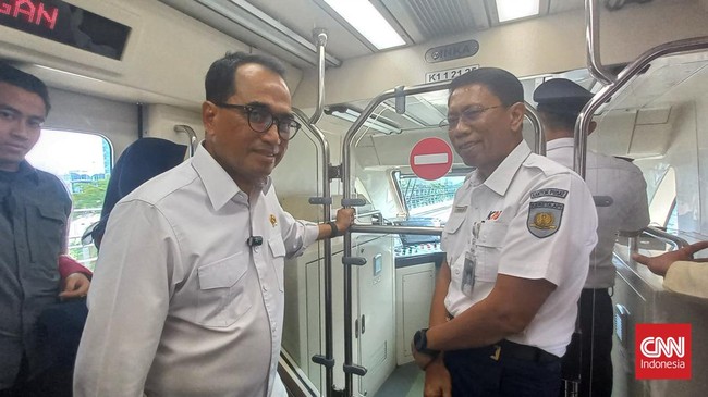 KPK memanggil Menteri Perhubungan Budi Karya Sumadi untuk diperiksa sebagai saksi dalam kasus dugaan suap pembangunan dan pemeliharaan jalur kereta api.