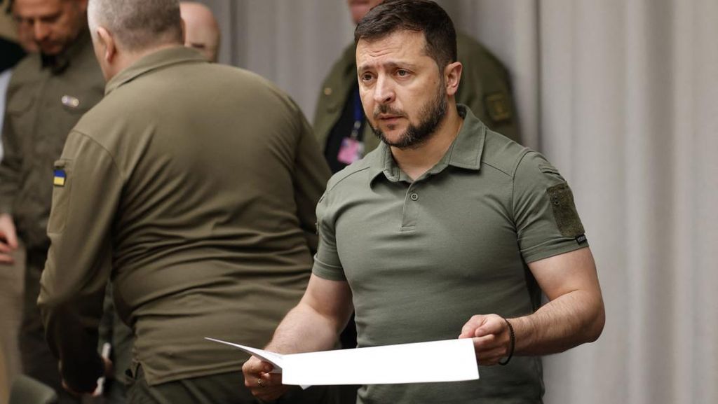 Ukraina-Rusia Masih Perang, Zelensky Nimbrung Komentari Demo Iran