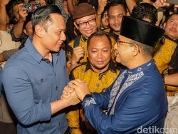 Terima Kasih dari Anies untuk AHY yang Menyambutnya Pulang Haji