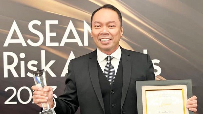 Dirut Jasa Raharja Rivan A. Purwantono meraih penghargaan Risk Professionals of The Year 2023 dari ASEAN Risk Awards (ARA).