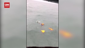 VIDEO: Kapal Angkut 7 Pemain Bola Di Riau Tenggelam, 1 Orang Hilang