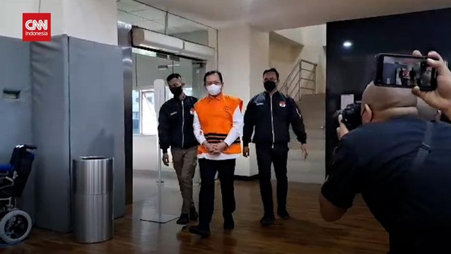 Penyidik KPK tak menutup peluang menjerat Sekretaris MA Hasbi Hasan dengan pasal TPPU.