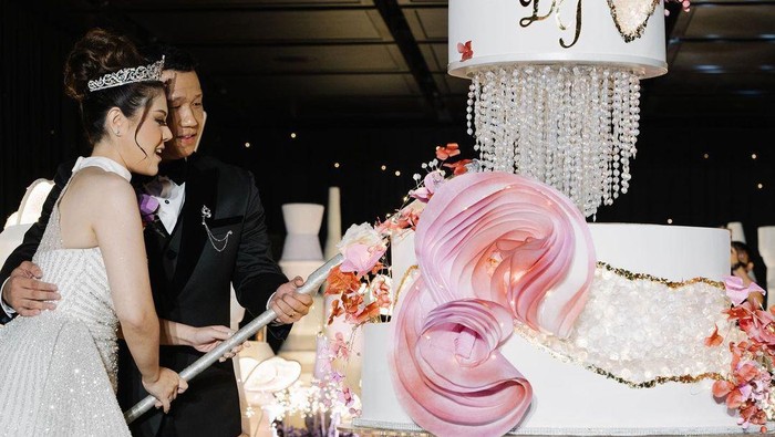 Tina Toon resmi menikah