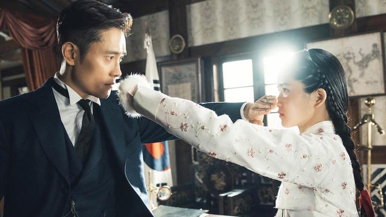 Mencari drama Korea terbaik? Berikut ini 20 drakor yang berhasil meraih penghargaan terbanyak dan bergengsi. Jangan sampai dilewatkan, Bunda.
