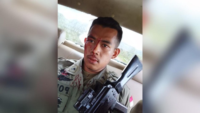 Aksi penyerangan terjadi pada Kamis (13/7) sekitar pukul 11.00 WIT. Sebanyak dua polisi terluka dalam penyerangan menggunakan kapak itu.