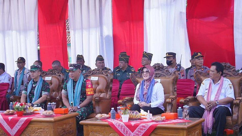 Bupati Klaten, Sri Mulyani, secara resmi membuka TNI Manunggal Membangun Desa (TMMD) Sengkuyung Tahap II, di Desa Beji, Kecamatan Tulung, Kabupaten Klaten.
