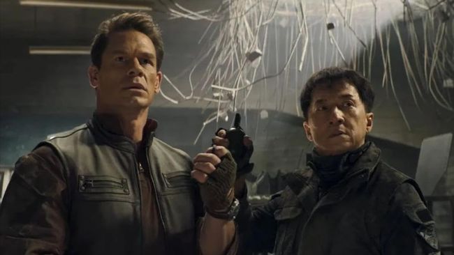 Sinopsis Hidden Strike: Jackie Chan dan John Cena bekerja sama di tengah situasi mencekam saat menjalankan misi di Baghdad, Irak.