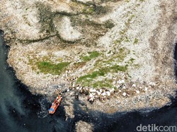 Pramono Ungkap Pulau Sampah di Muara Angke Sudah Dikeruk