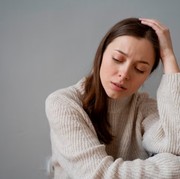 Bukannya Nangis Melulu, Ternyata 6 Tanda Ini Buktikan Kamu adalah Pribadi yang Sangat Sensitif!