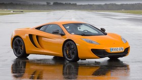 Pajak mobil sport jenis McLaren senilai Rp137 juta mendadak ditagihkan kepada seorang mekanik warga Tangerang bernama Yudariansyah alias Yuda.