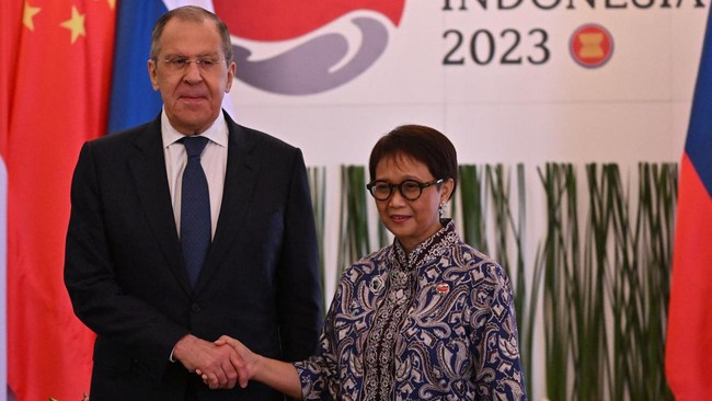 Rusia mengusulkan Indonesia agar mendorong ASEAN tak lagi bergantung dengan Amerika Serikat, terutama terkait alat tukar mata uang dolar.