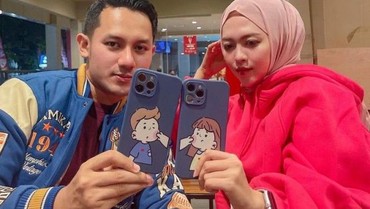 img-title Suami Selingkuh dengan Sesama Pria, Meylisa Zaara Bongkar Urusan Ranjang