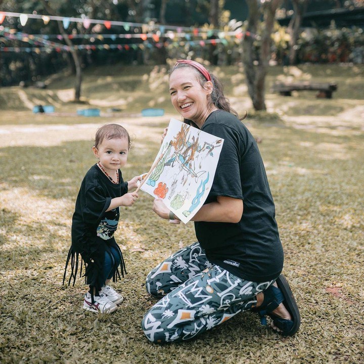 <p>Nadi Djiwa Anggara anak Nadine Chandrawinata dan Dimas Anggaara lahir pada 22 Februari 2022. Bocah yang baru genap setahun ini memiliki wajah bule dari sang Bunda yang keturunan Jerman. (Foto: Instagram: @nadinelist)</p>