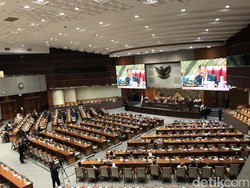 Tutup Masa Sidang, DPR RI Perpanjang Pembahasan RUU MK