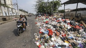 FOTO: Depok Darurat Sampah, Mengganggu Aktivitas Warga