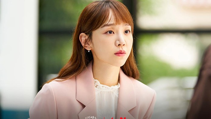 6 Jenis Outfit Kerja Wajib Punya ala Shin Hye Sun di Drakor See You in My 19th Life