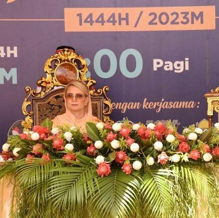 <p>Belum lama ini, Sofie juga diketahui menghadiri sebuah acara ditemani dengan ibu mertuanya, Bunda. (Foto: Instagram@ljo_)</p>