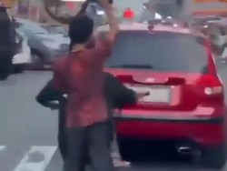 Viral Bocah Bersepeda Acungkan Benda Mirip Celurit di Tasikmalaya