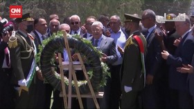 VIDEO: Mahmoud Abbas Kunjungi Kamp Jenin. Kunjungi Makam Korban