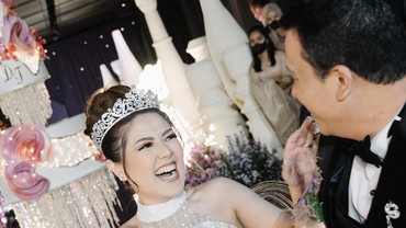 img-title Tina Toon Bongkar Sifat Asli Sang Suami Misterius