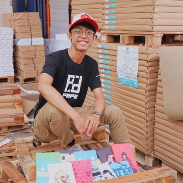 Dulu Sempat Tak Dianggap, 7 Potret Ario Kiswinar Anak Mario Teguh Kini Jadi Guru