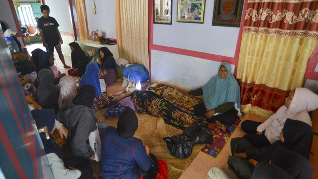 FOTO: Banjir dan Tanah Longsor Terjang Kota Padang