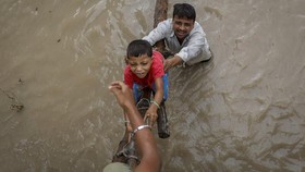 65 Orang Tewas Imbas Banjir dan Longsor di India