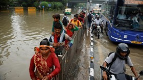 FOTO: Darurat Banjir di Ibu Kota India, Sampai Tutup Sekolah-Kantor