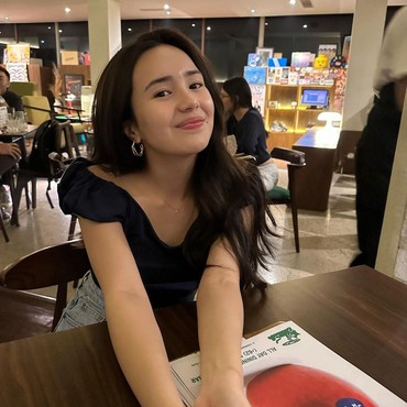 Beby Tsabina Unggah Genggam Tangan Cowok, Komentar Sahabat Bikin Kepo