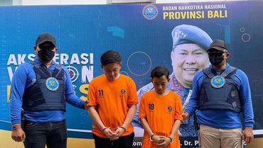 Bobon Santoso Pakai Baju Tahanan dan Didampingi Petugas BNN, Kenapa?