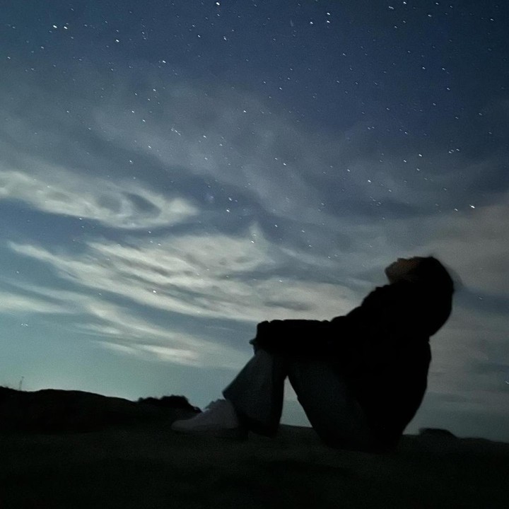 <p>Melalui <em>caption,</em> Jennie mengaku sangat terkagum-kagum dengan langit cantik malam itu. "Galaxy. Malam pengamatan bintang yang paling berkesan dalam hidup saya sejauh ini," ujarnya. (Foto: Instagram @jennierubyjane)</p>