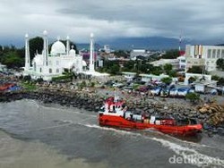 Kapal Tanker Terdampar Diterjang Ombak, Bagaimana Stok BBM di Mentawai?