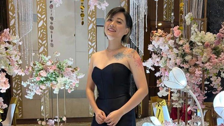 Leony dan Kekasih Bule