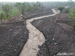 Semeru Kerap Diguyur Hujan, Warga Diminta Waspada Banjir Lahar Susulan