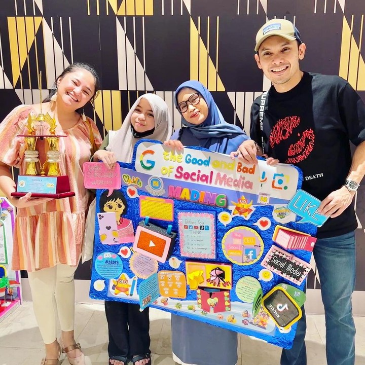 <p>Kedekatan Ines dan Sienna tak luput dari peran Marshanda yang hingga saat ini masih kompak menjalani<em> co-parenting.</em> Mereka tak pernah absen berkumpul ketika menghadiri momen spesial Sienna. Kompak sekali, ya? (Foto: Instagram @marshanda99)</p>