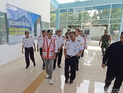 Kata Menhub soal Kemacetan di Surabaya Raya dan Rencana Kereta Api Listrik